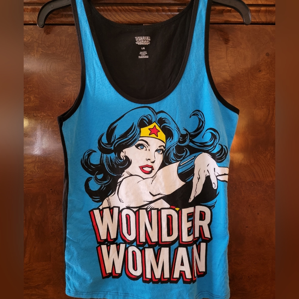 Wonder Woman Sleeveless Tee Size L